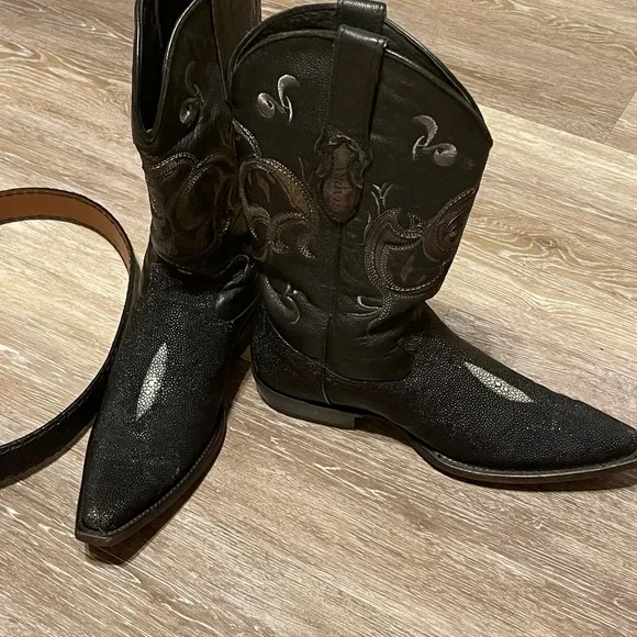 Cuadra men’s cowboy boots with matching belt